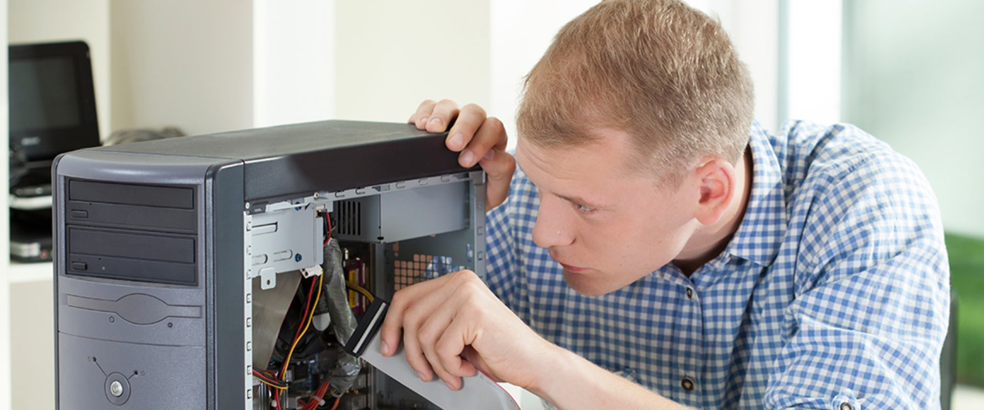 What are the different types of computer technician?